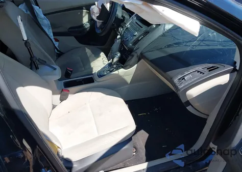 2017 Ford Focus Se z USA, uszkodzony, nr VIN 1FADP3K28HL231290